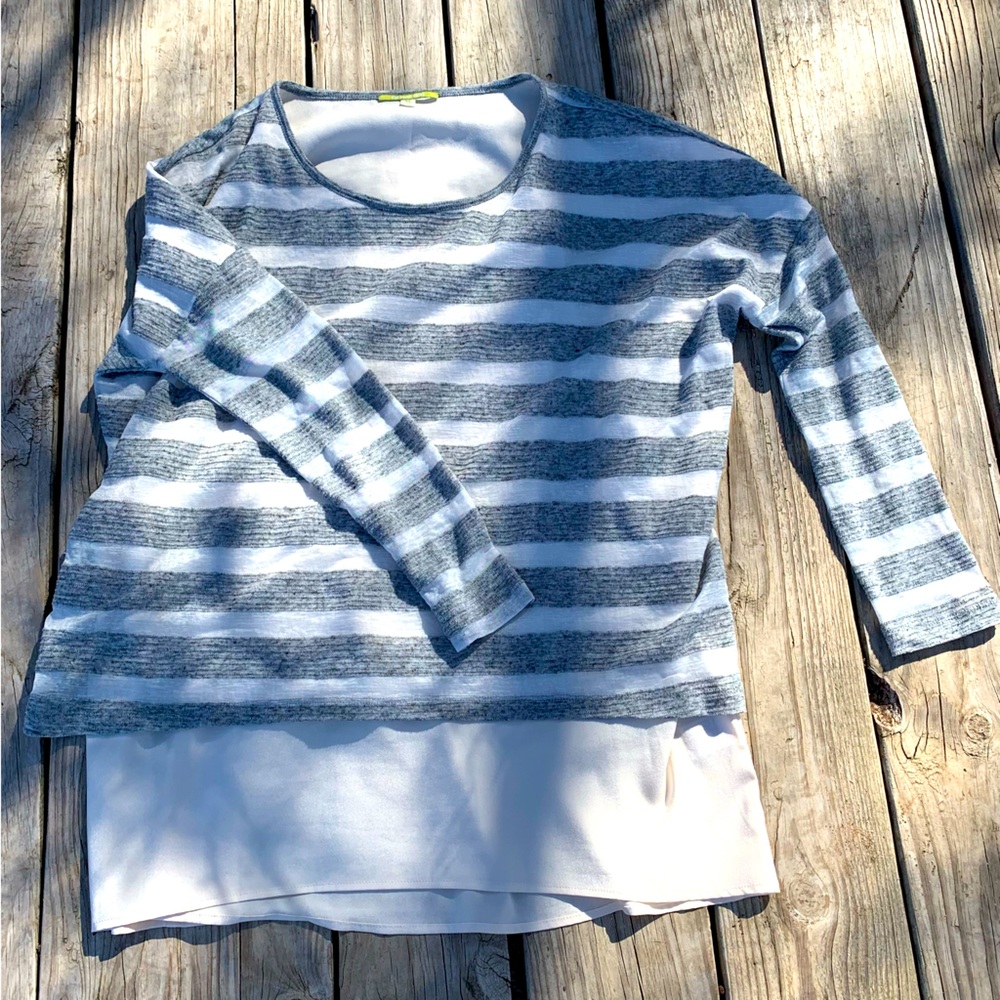 Gianni Bini XS top - Flowy and light - sheer lining
